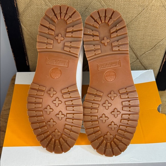 Timberland Boot Light Grey Nubuck 6” Waterproof in Size 9 NWT - Picture 10 of 13